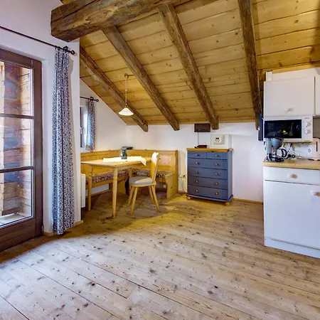 Chalet On Zettersfeld With Dolomite Views, Cleaning Included Apartmán Obernussdorf
