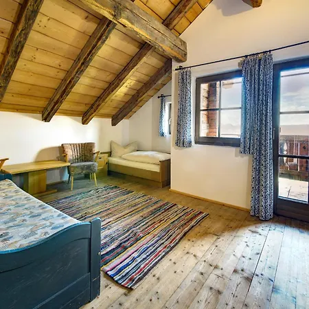 Chalet On Zettersfeld With Dolomite Views, Cleaning Included Apartmán Obernussdorf