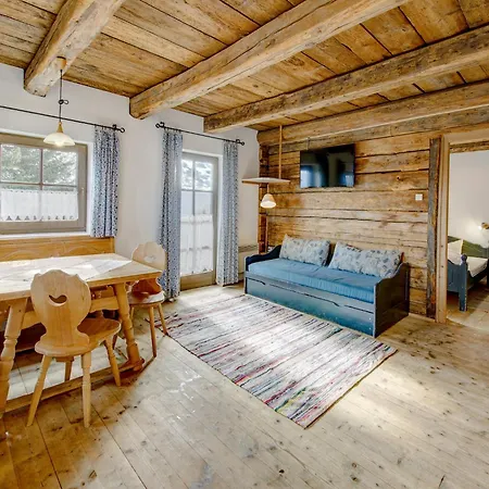 Chalet On Zettersfeld With Dolomite Views, Cleaning Included Apartmán Obernussdorf