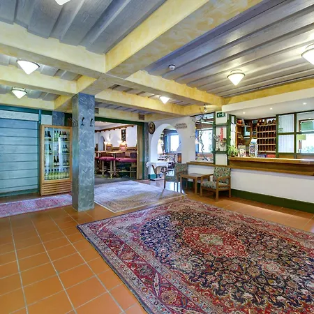 Chalet On Zettersfeld With Dolomite Views, Cleaning Included Apartmán Obernussdorf